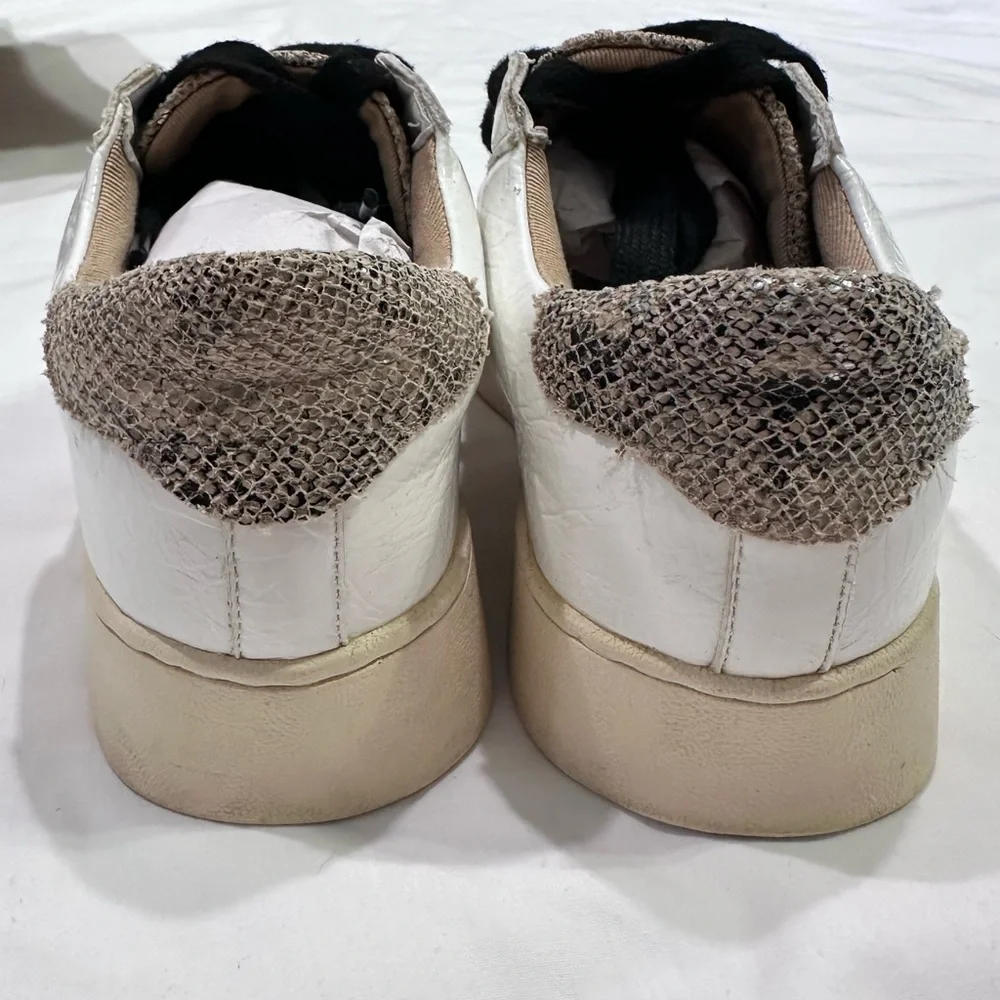 Sporty chic versatile white and gold snake print sneakers black star size 6